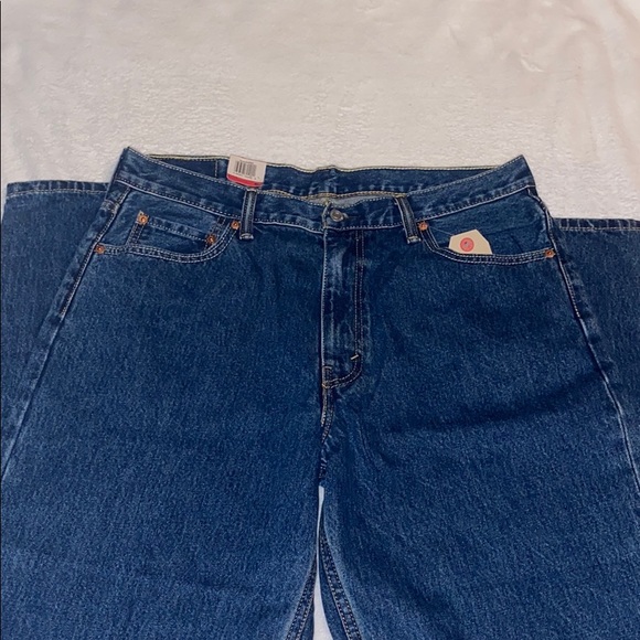 Levi’s 36 x 36 relaxed fitted jeans - Picture 2 of 5